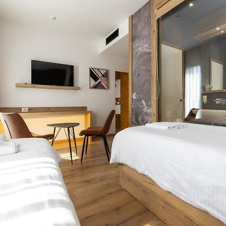 Roadside Hotel Lipjan ภายนอก รูปภาพ