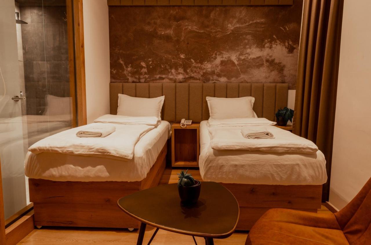 Roadside Hotel Lipjan ภายนอก รูปภาพ