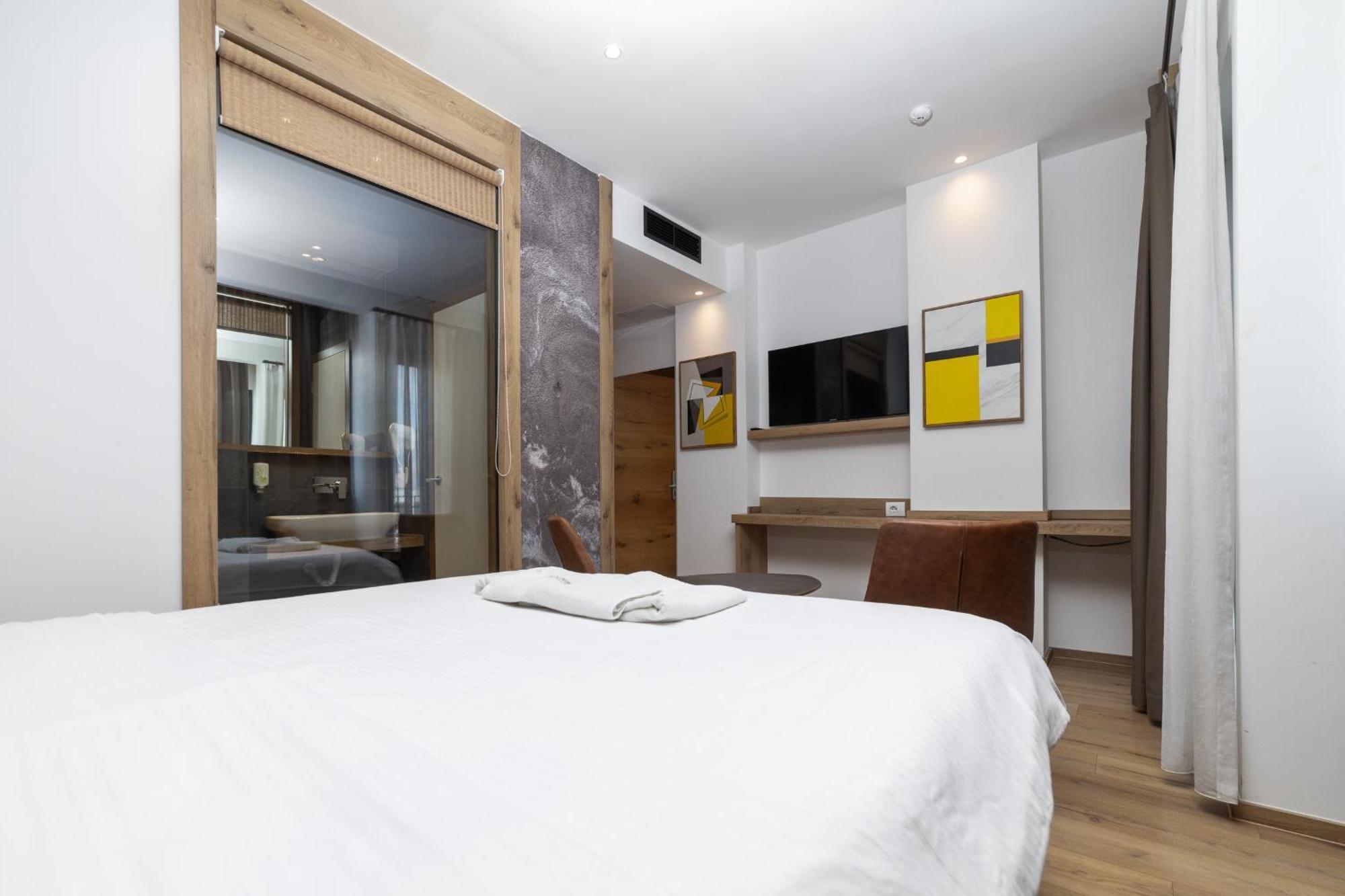 Roadside Hotel Lipjan ภายนอก รูปภาพ