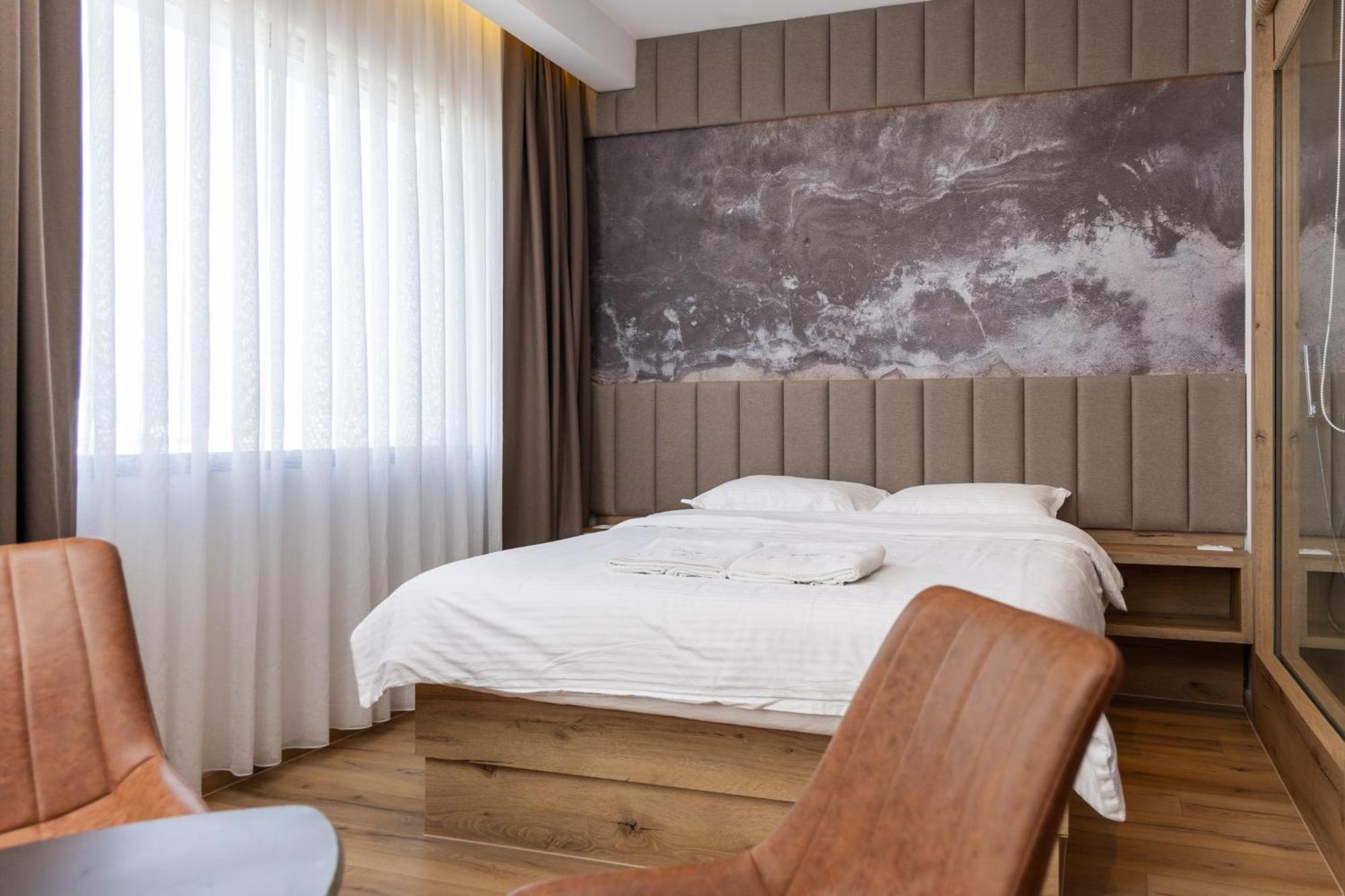 Roadside Hotel Lipjan ภายนอก รูปภาพ