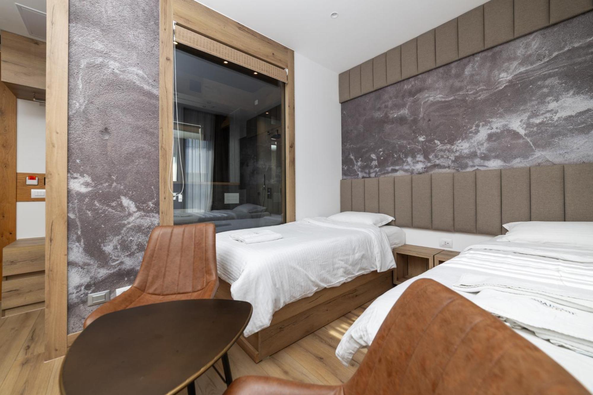 Roadside Hotel Lipjan ภายนอก รูปภาพ