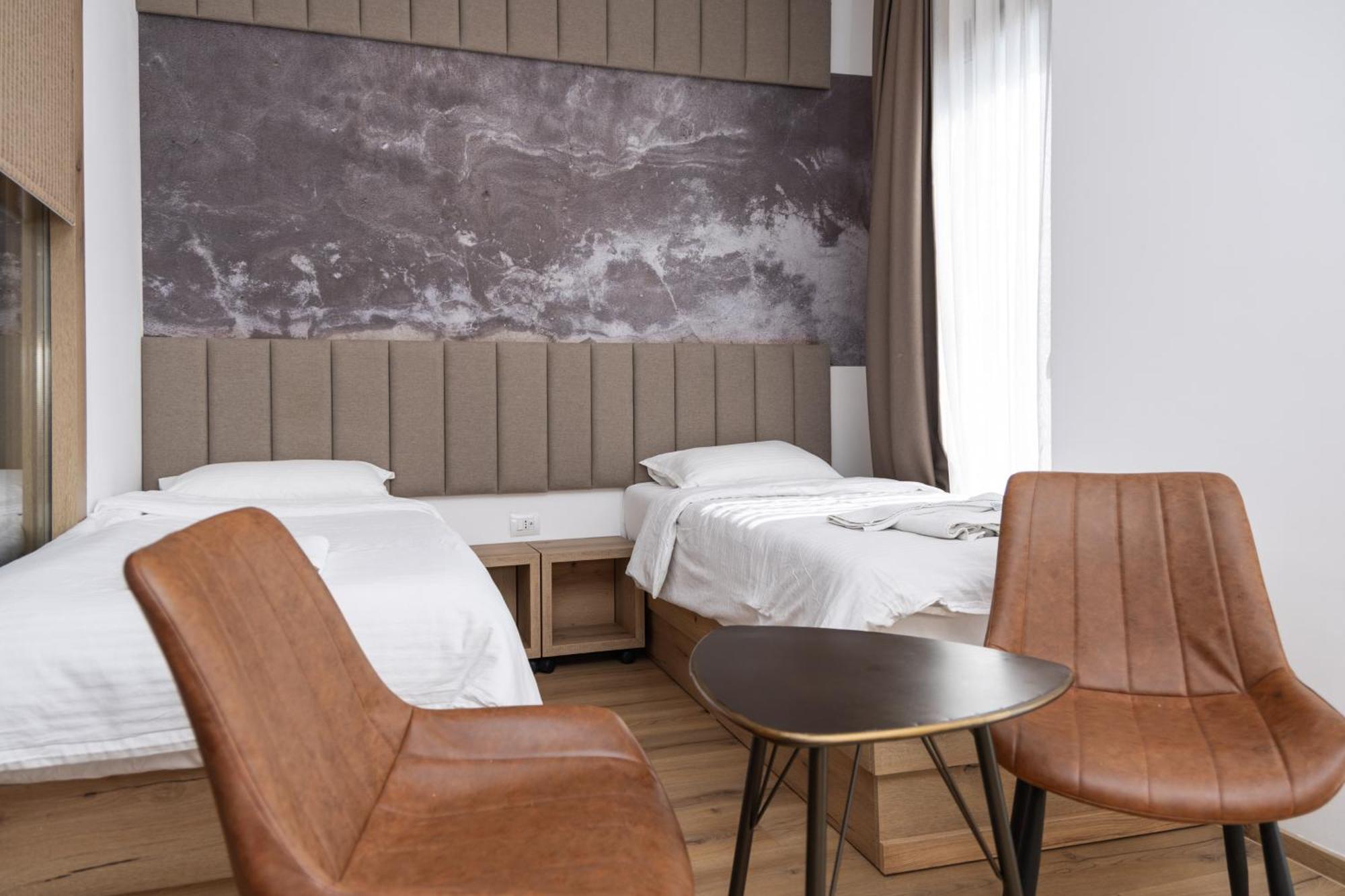 Roadside Hotel Lipjan ภายนอก รูปภาพ