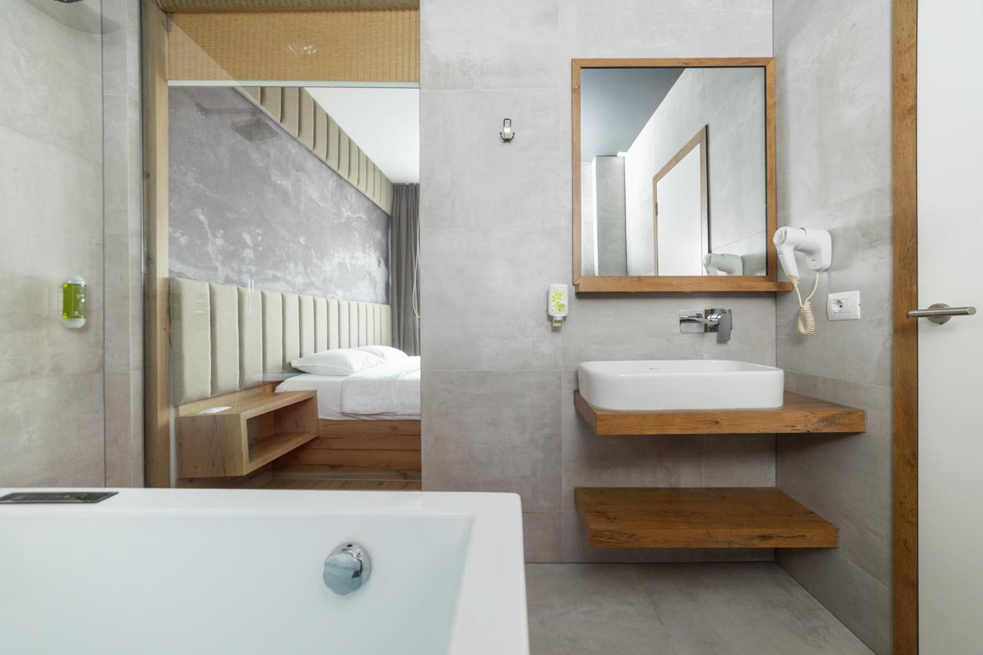Roadside Hotel Lipjan ภายนอก รูปภาพ