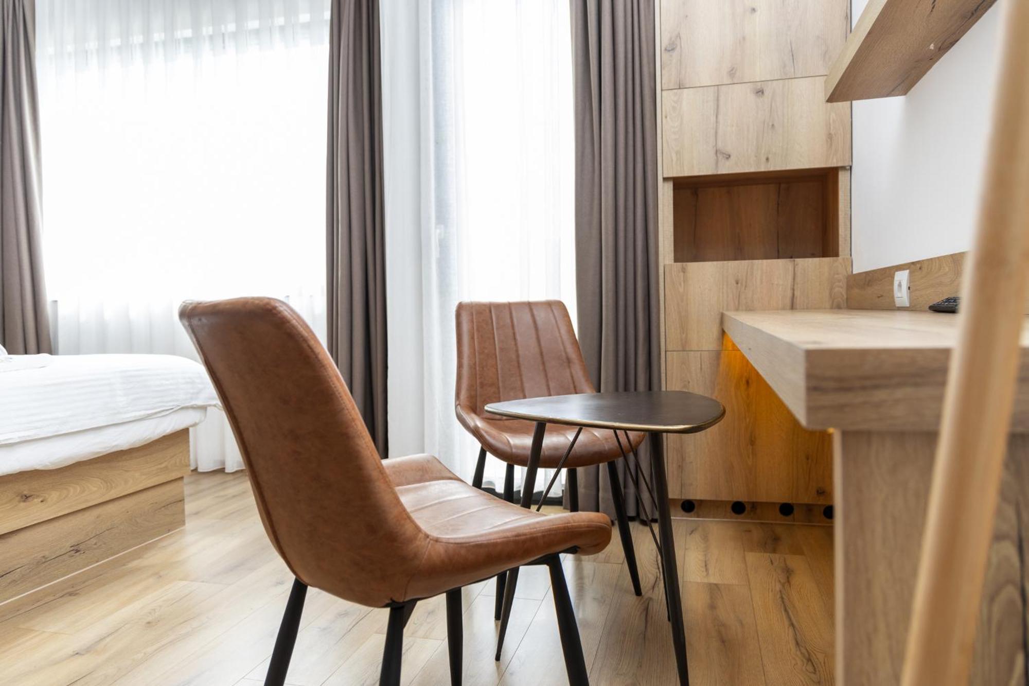 Roadside Hotel Lipjan ภายนอก รูปภาพ