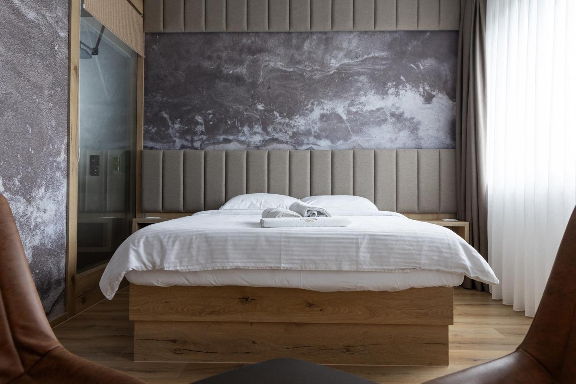 Roadside Hotel Lipjan ภายนอก รูปภาพ
