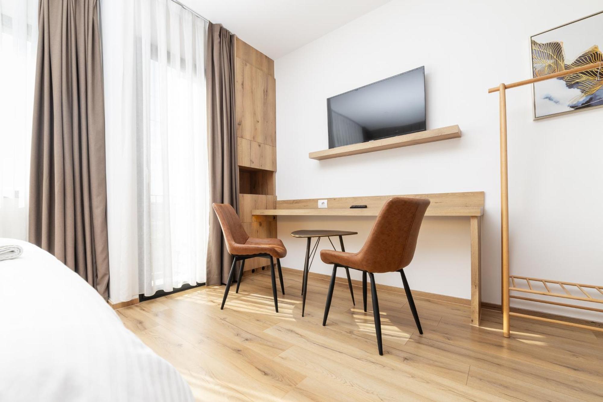 Roadside Hotel Lipjan ภายนอก รูปภาพ
