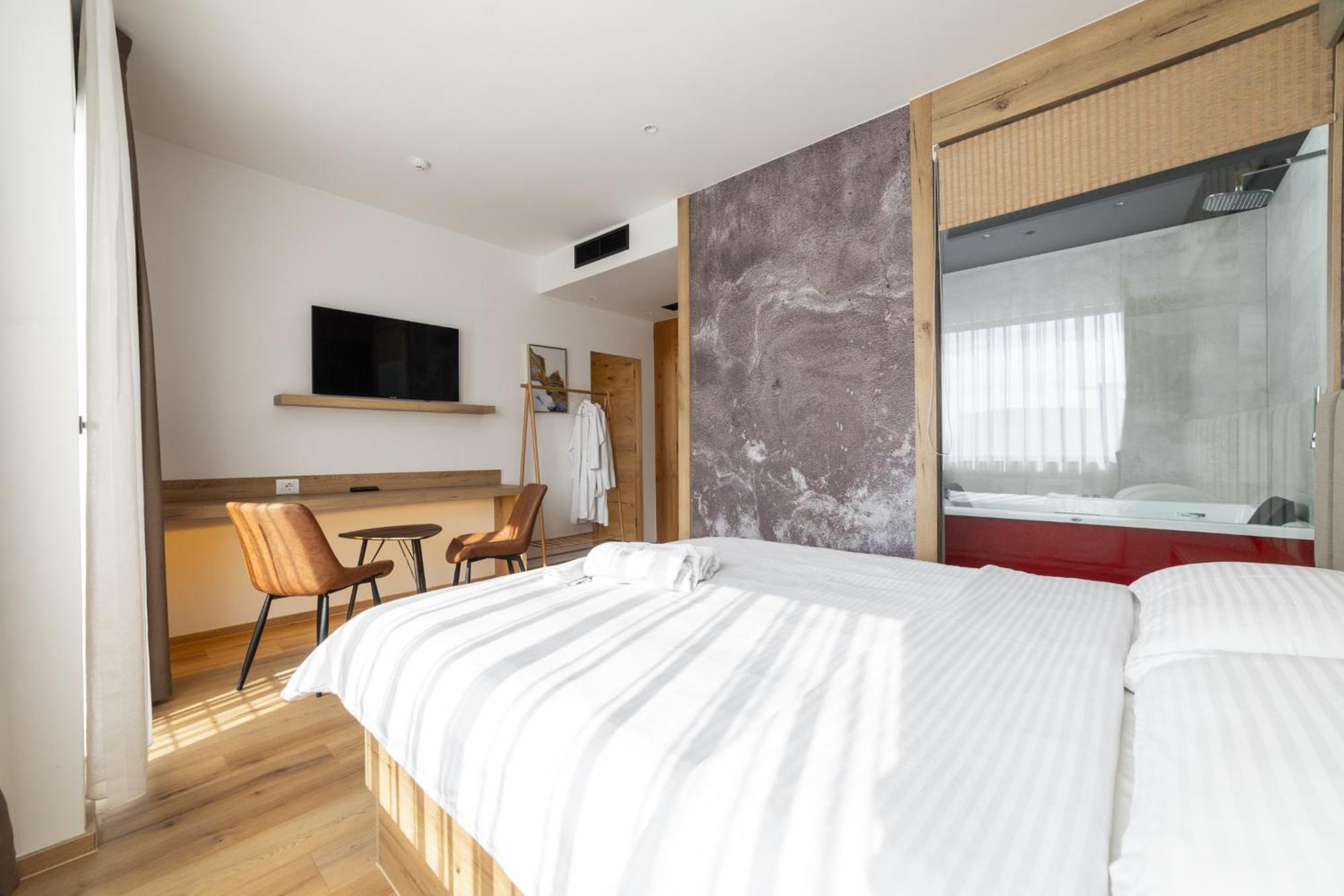 Roadside Hotel Lipjan ภายนอก รูปภาพ