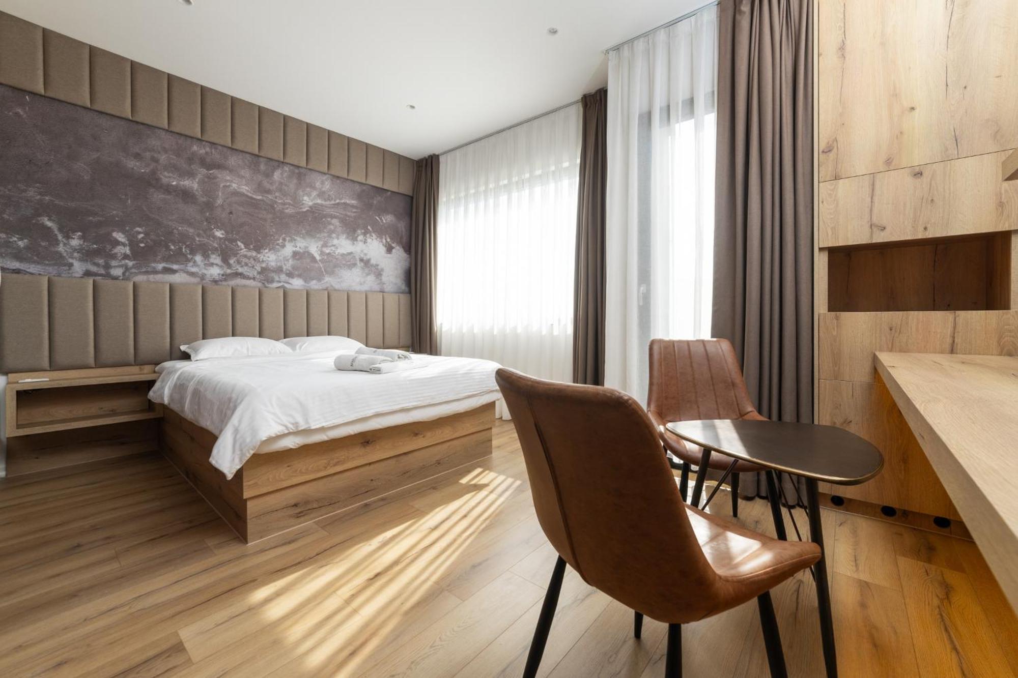 Roadside Hotel Lipjan ภายนอก รูปภาพ