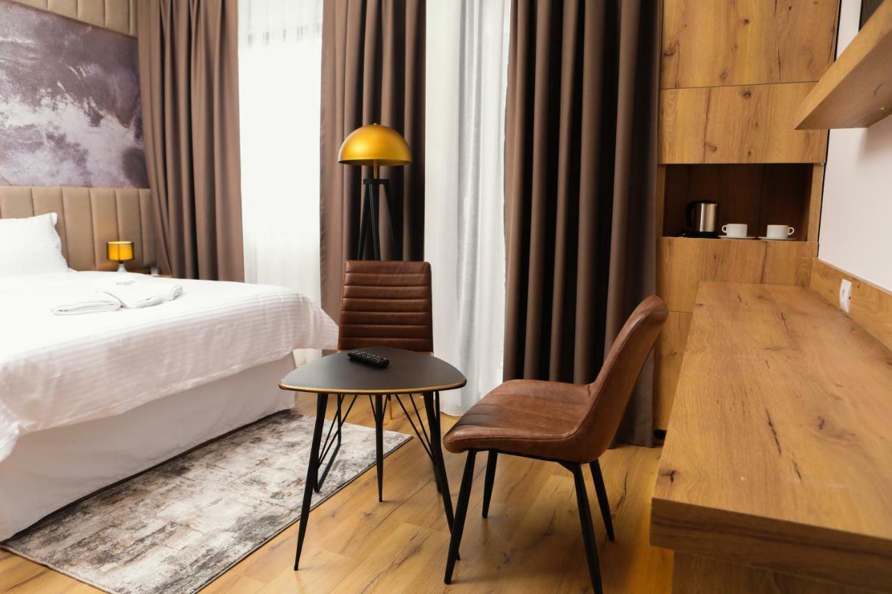 Roadside Hotel Lipjan ภายนอก รูปภาพ