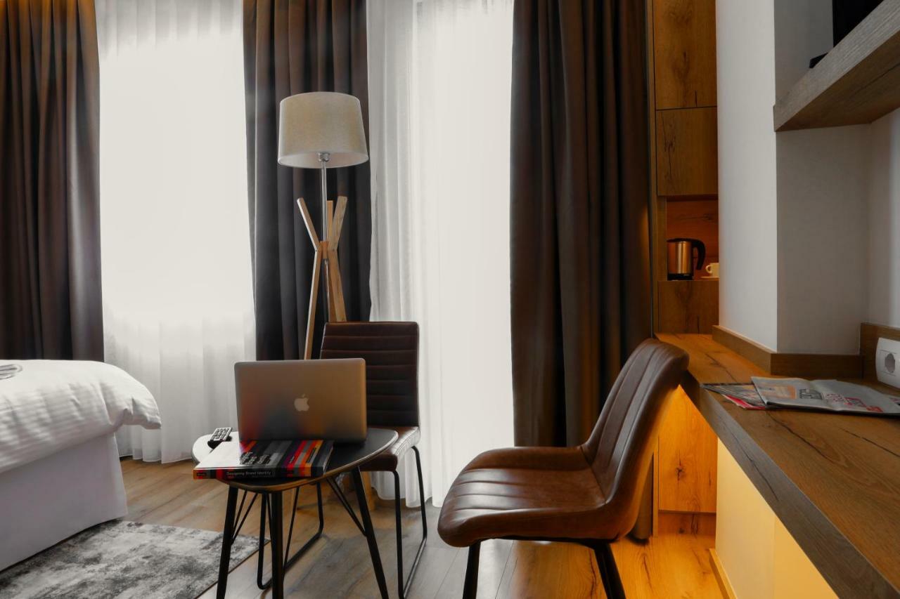 Roadside Hotel Lipjan ภายนอก รูปภาพ