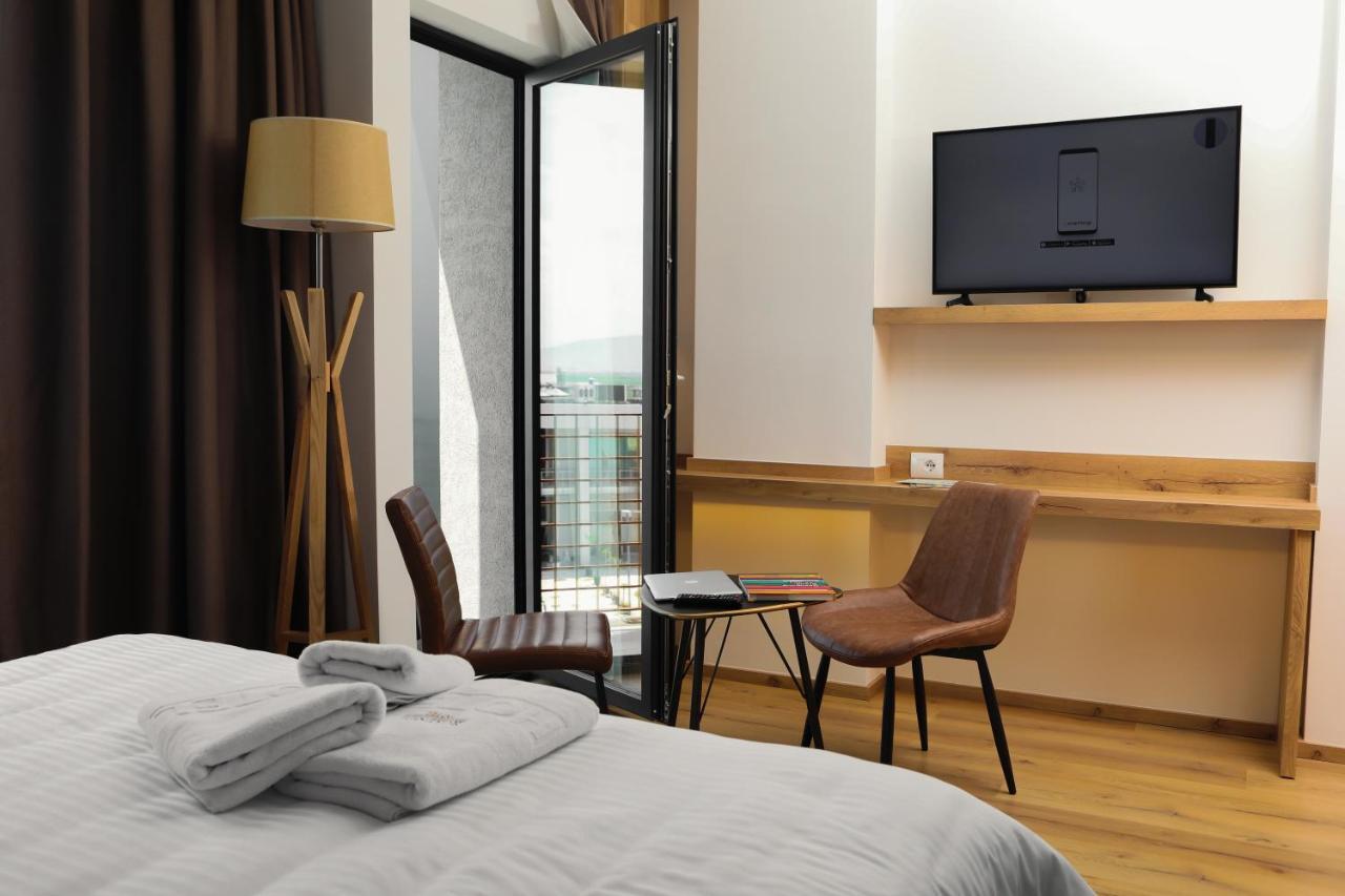 Roadside Hotel Lipjan ภายนอก รูปภาพ